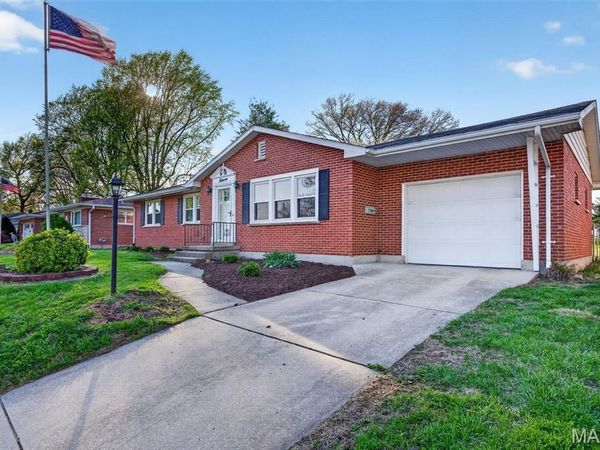 11 Elmwood Place , St Charles, MO 63301