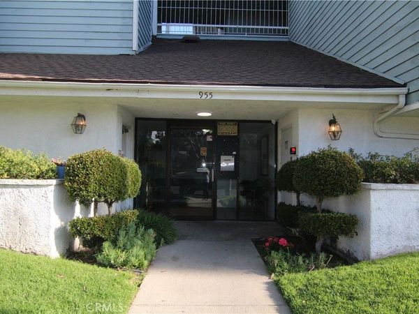 955 E 3rd, Unit 204, Long Beach, CA 90802