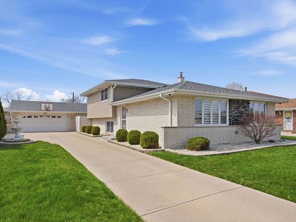 8512 Natchez Avenue , Burbank, IL 60459