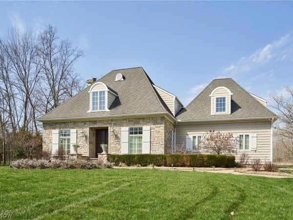 2242 Rock Creek N, Akron, OH 44333