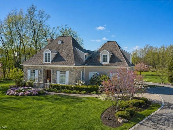 2242 Rock Creek N, Akron, OH 44333