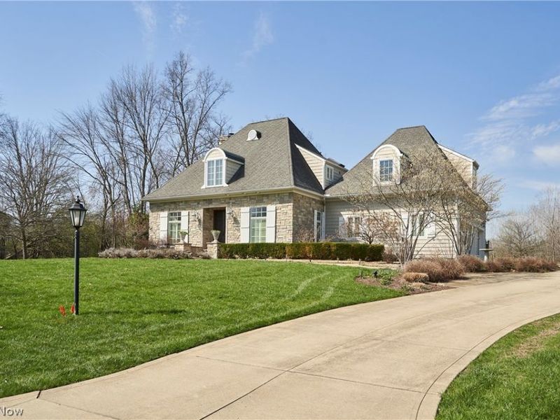 2242 Rock Creek N, Akron, OH 44333 Photo 2