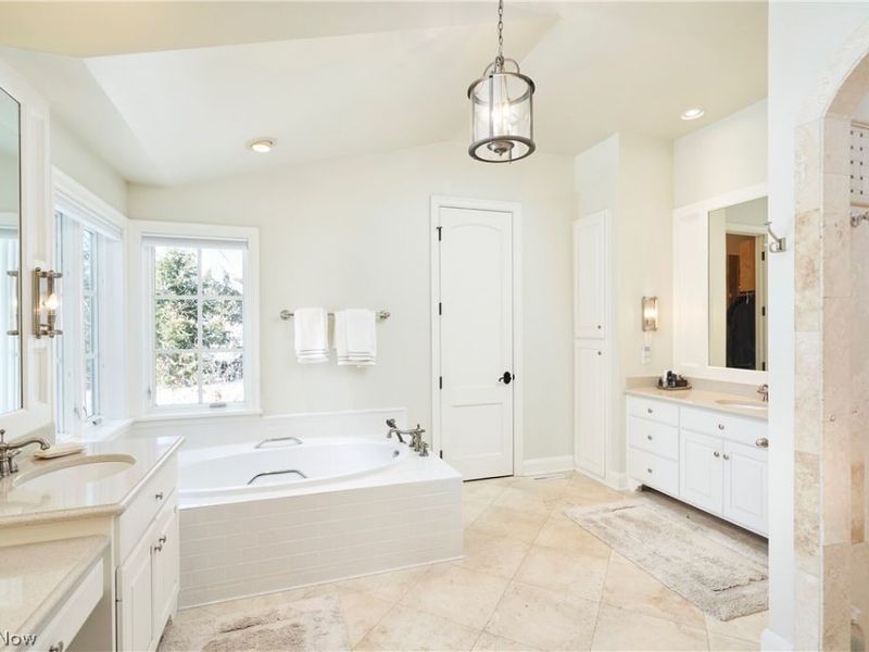 2242 Rock Creek N, Akron, OH 44333 Photo 20