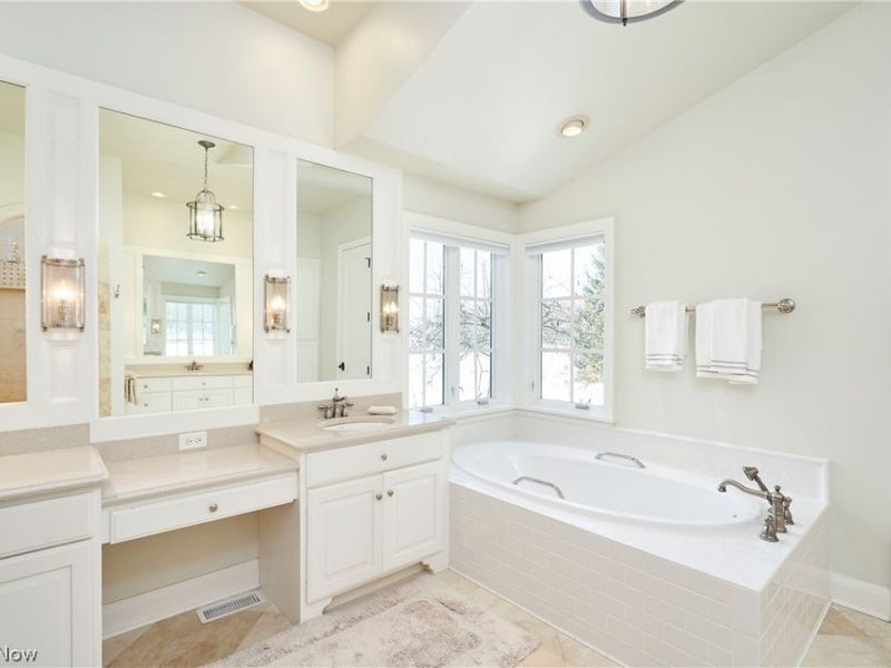 2242 Rock Creek N, Akron, OH 44333 Photo 21