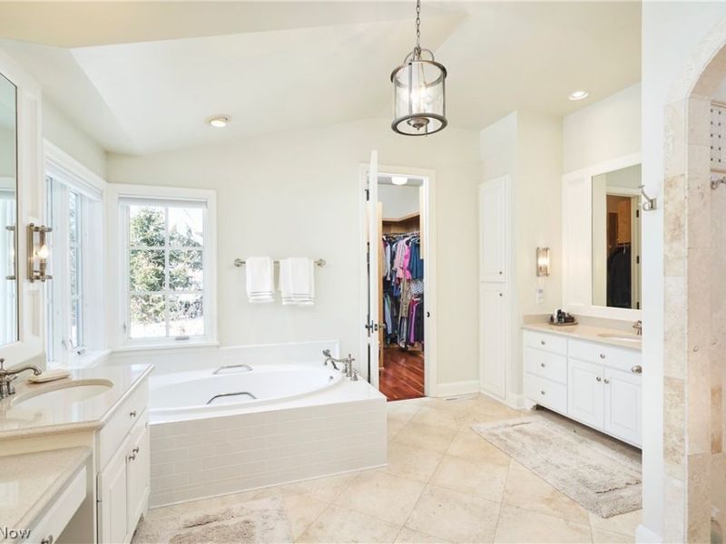 2242 Rock Creek N, Akron, OH 44333 Photo 22