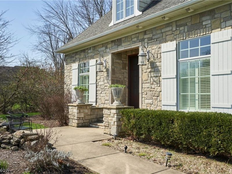 2242 Rock Creek N, Akron, OH 44333 Photo 6