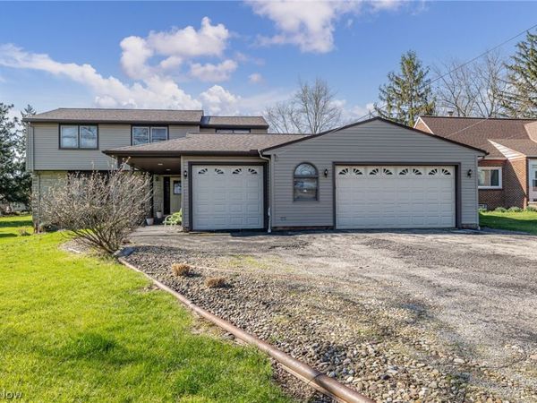 490 Mapleview Drive, Seven Hills, OH 44131