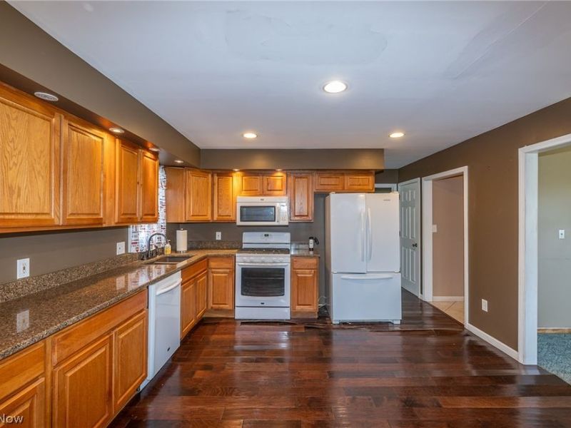 490 Mapleview Drive, Seven Hills, OH 44131 Photo 10