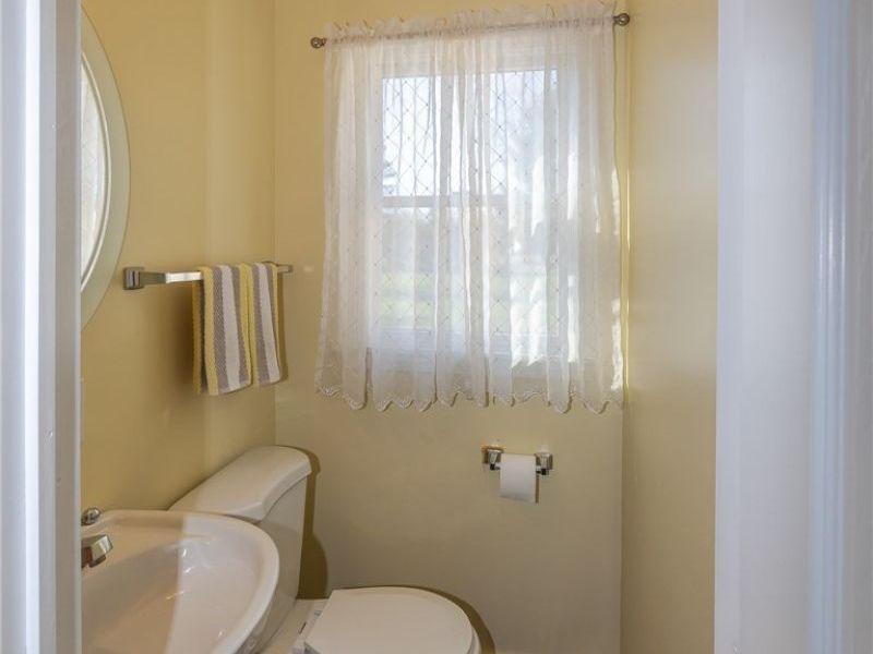 490 Mapleview Drive, Seven Hills, OH 44131 Photo 11