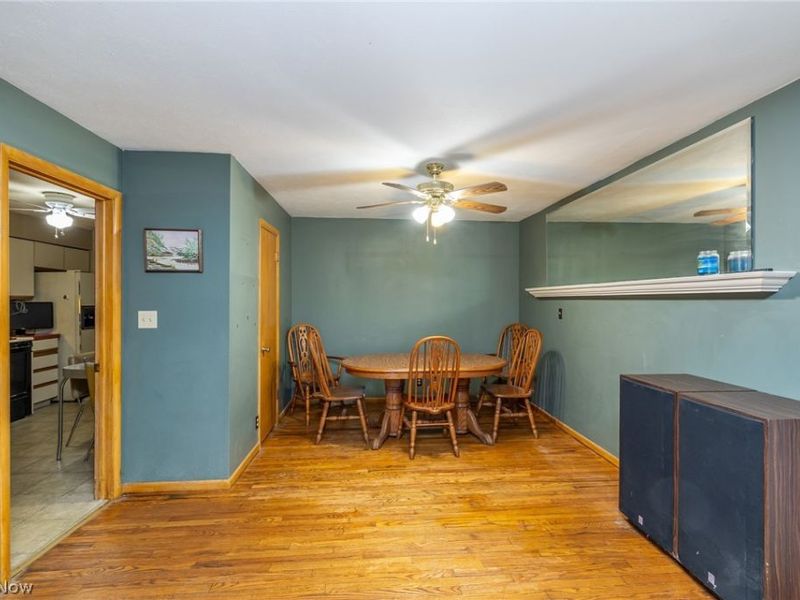 490 Mapleview Drive, Seven Hills, OH 44131 Photo 11