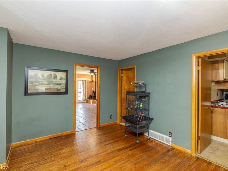 490 Mapleview Drive, Seven Hills, OH 44131 Photo 12