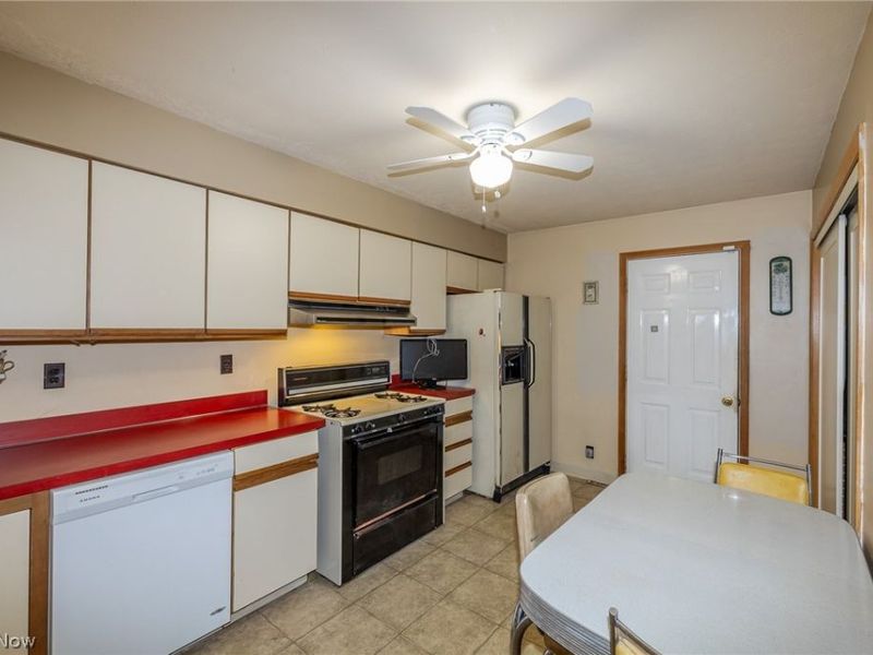 490 Mapleview Drive, Seven Hills, OH 44131 Photo 14