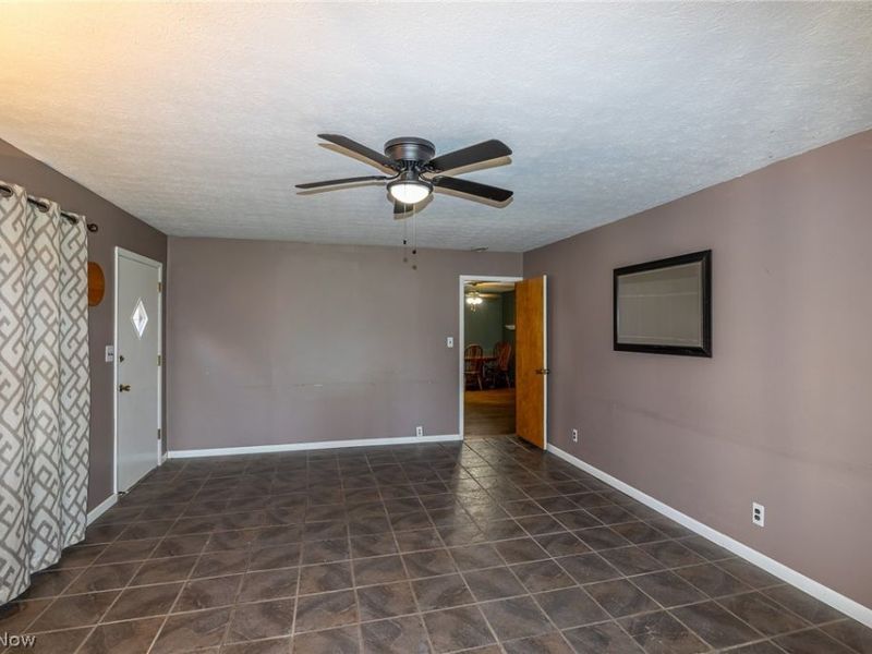 490 Mapleview Drive, Seven Hills, OH 44131 Photo 16