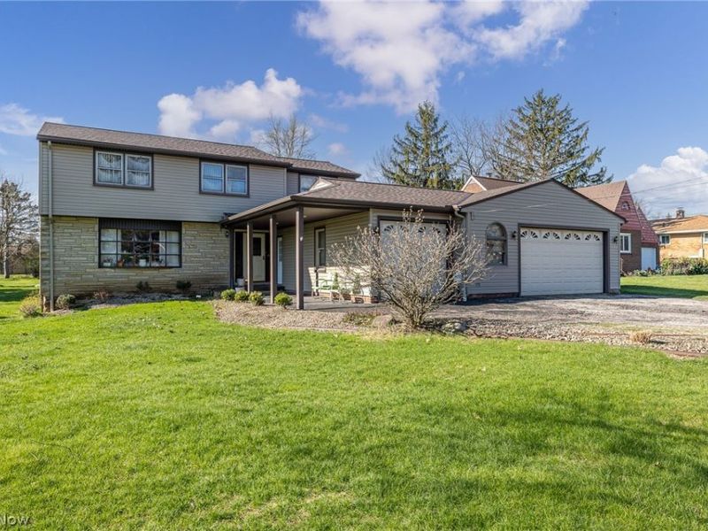 490 Mapleview Drive, Seven Hills, OH 44131 Photo 2