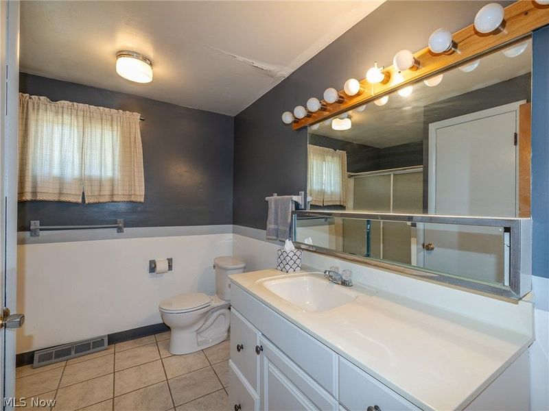 490 Mapleview Drive, Seven Hills, OH 44131 Photo 24