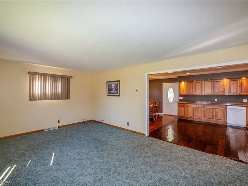 490 Mapleview Drive, Seven Hills, OH 44131 Photo 4