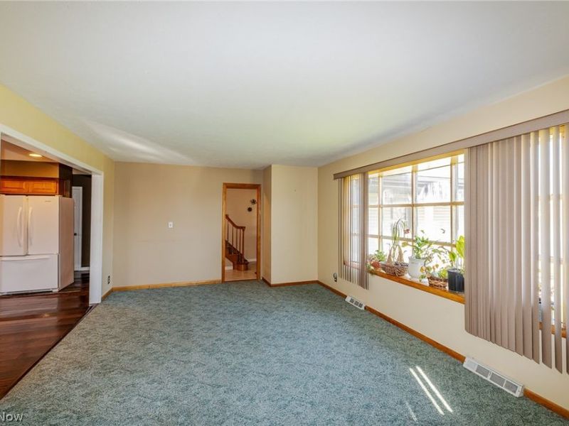 490 Mapleview Drive, Seven Hills, OH 44131 Photo 5