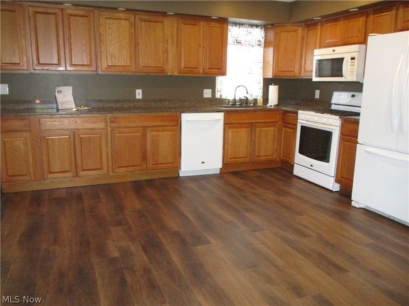 490 Mapleview Drive, Seven Hills, OH 44131 Photo 8