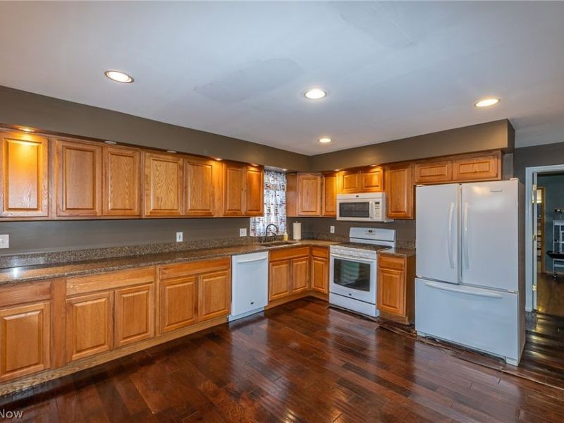 490 Mapleview Drive, Seven Hills, OH 44131 Photo 8