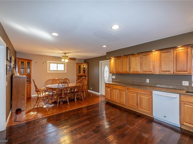 490 Mapleview Drive, Seven Hills, OH 44131 Photo 9