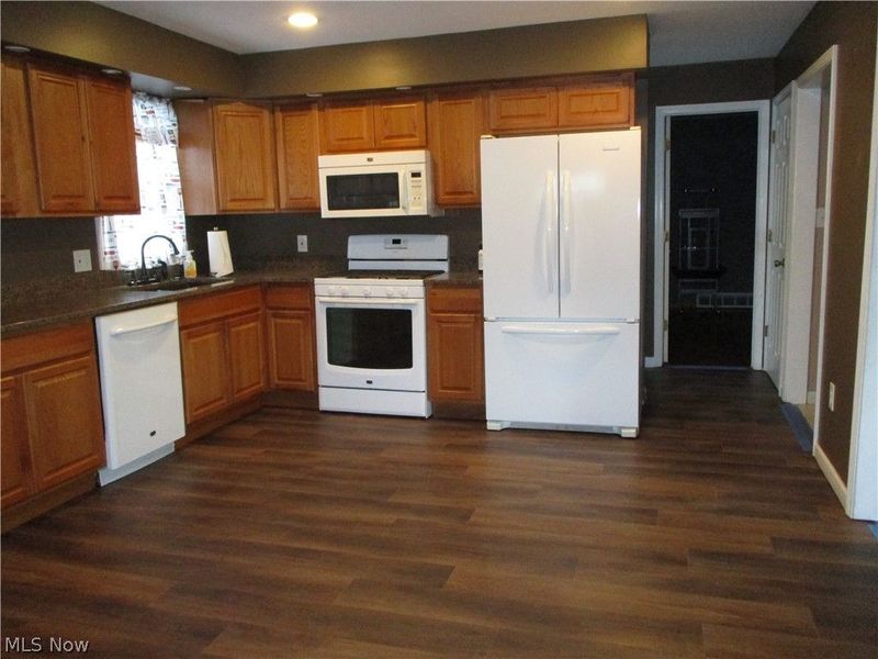 490 Mapleview Drive, Seven Hills, OH 44131 Photo 9