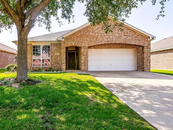 909 Hunter Lane, Burleson, TX 76028