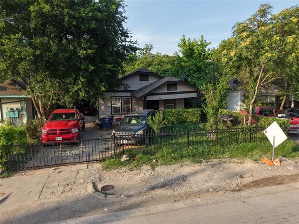 806 E 12TH Street, Dallas, TX 75203