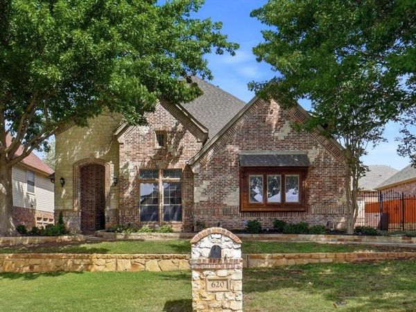 620 Highview Lane, Hurst, TX 76054