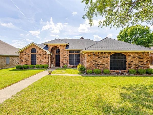 841 Sierra Vista Drive , Burleson, TX 76028
