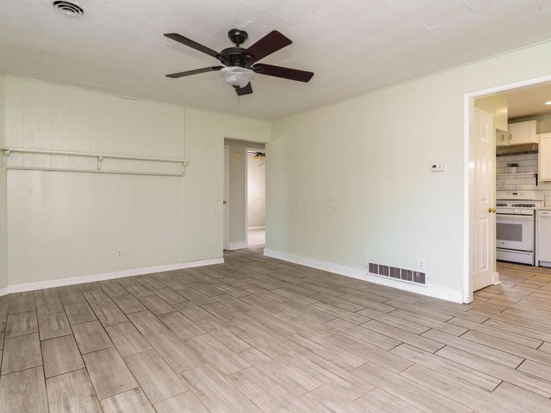 805 Exeter Road, Whitehall, OH 43213 Photo 12