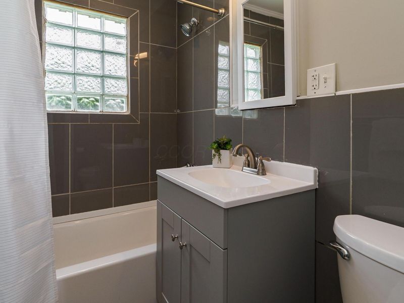 805 Exeter Road, Whitehall, OH 43213 Photo 18