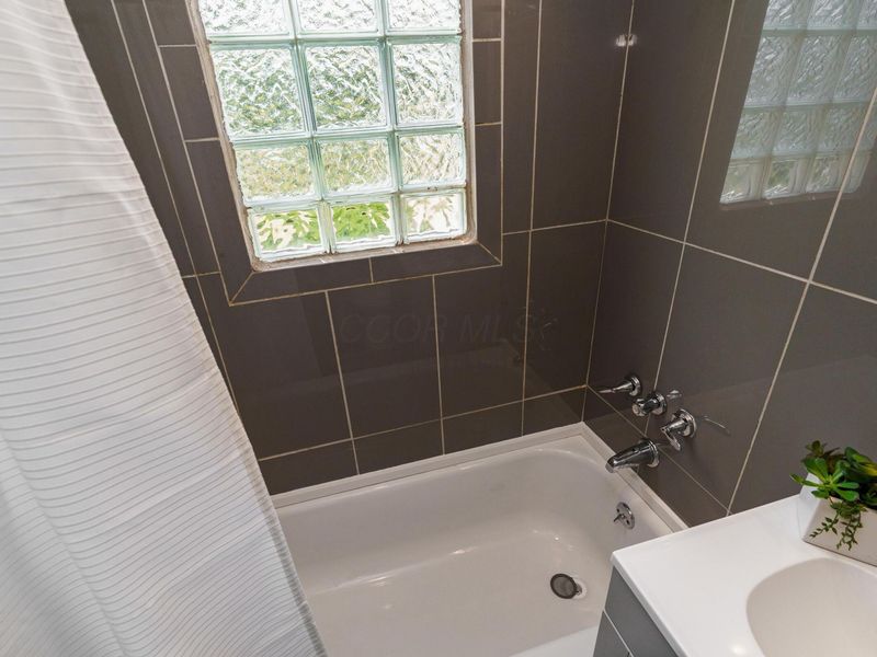 805 Exeter Road, Whitehall, OH 43213 Photo 19