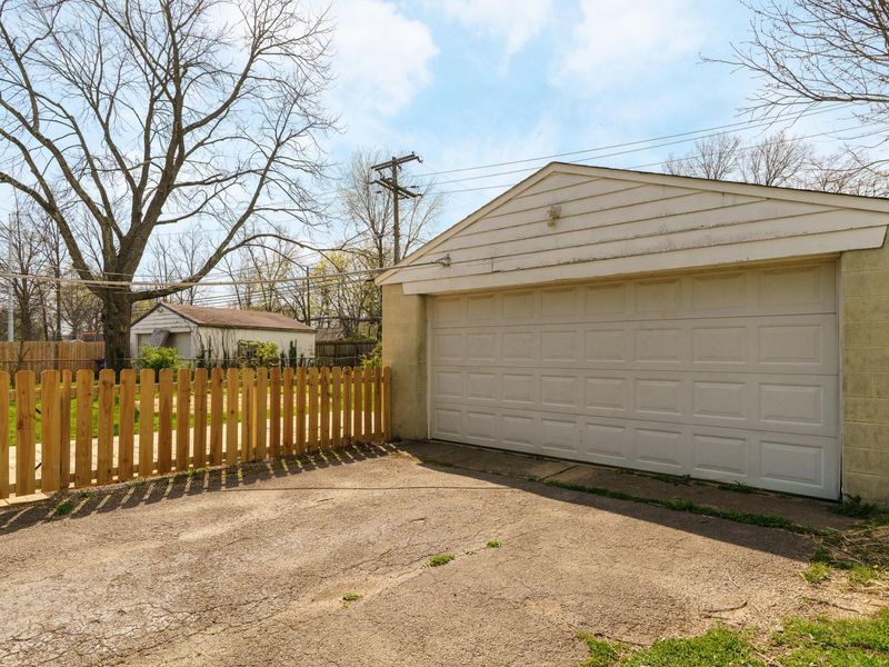 805 Exeter Road, Whitehall, OH 43213 Photo 2