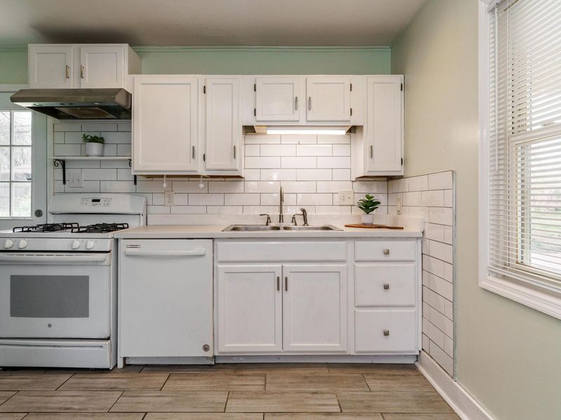 805 Exeter Road, Whitehall, OH 43213 Photo 5