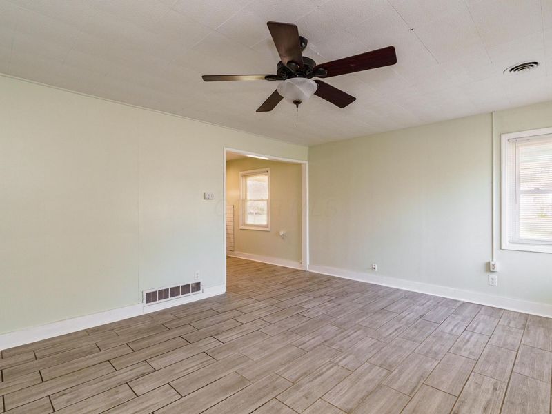 805 Exeter Road, Whitehall, OH 43213 Photo 9