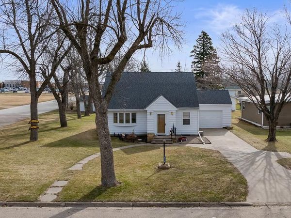 301 S Oak Street, Hendricks, MN 56136