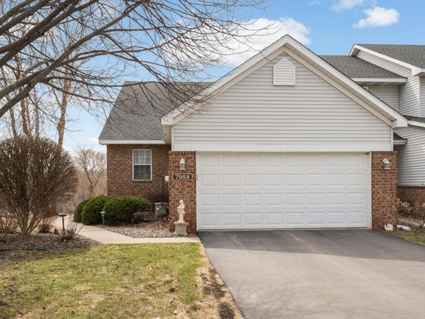 7988 Autumn Ridge Way, Chanhassen, MN 55317