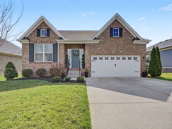 2015 Hedgelawn Dr , Lebanon, TN 37090