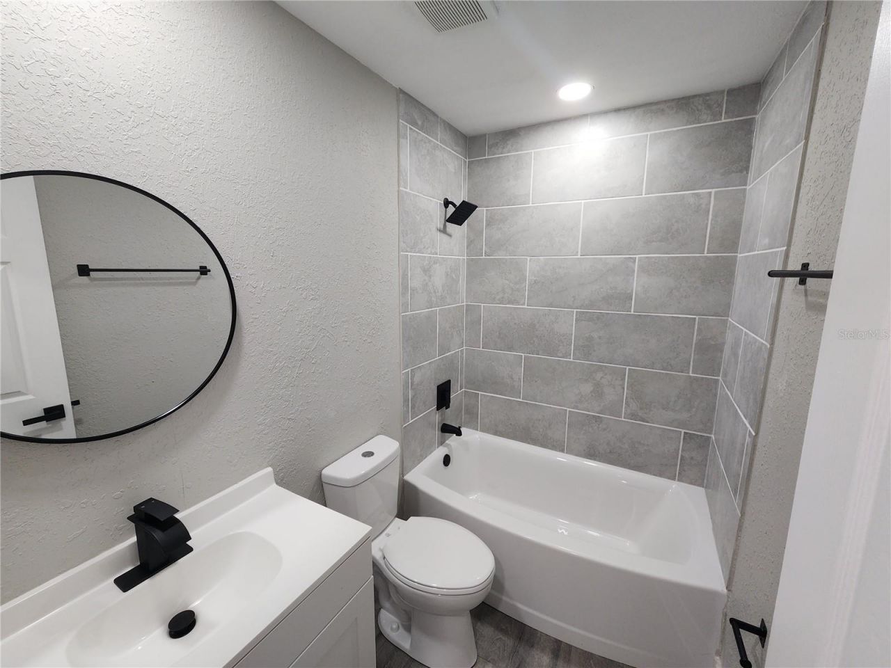 1211 62nd Avenue E, Bradenton, FL 34203 Photo