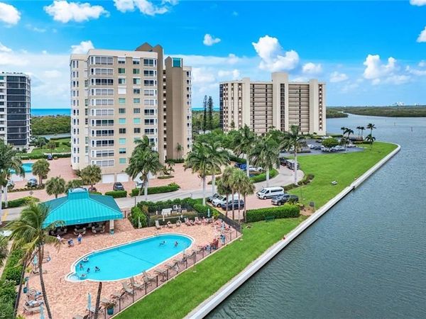 21 Bluebill AVE , Unit B905, NAPLES, FL 34108