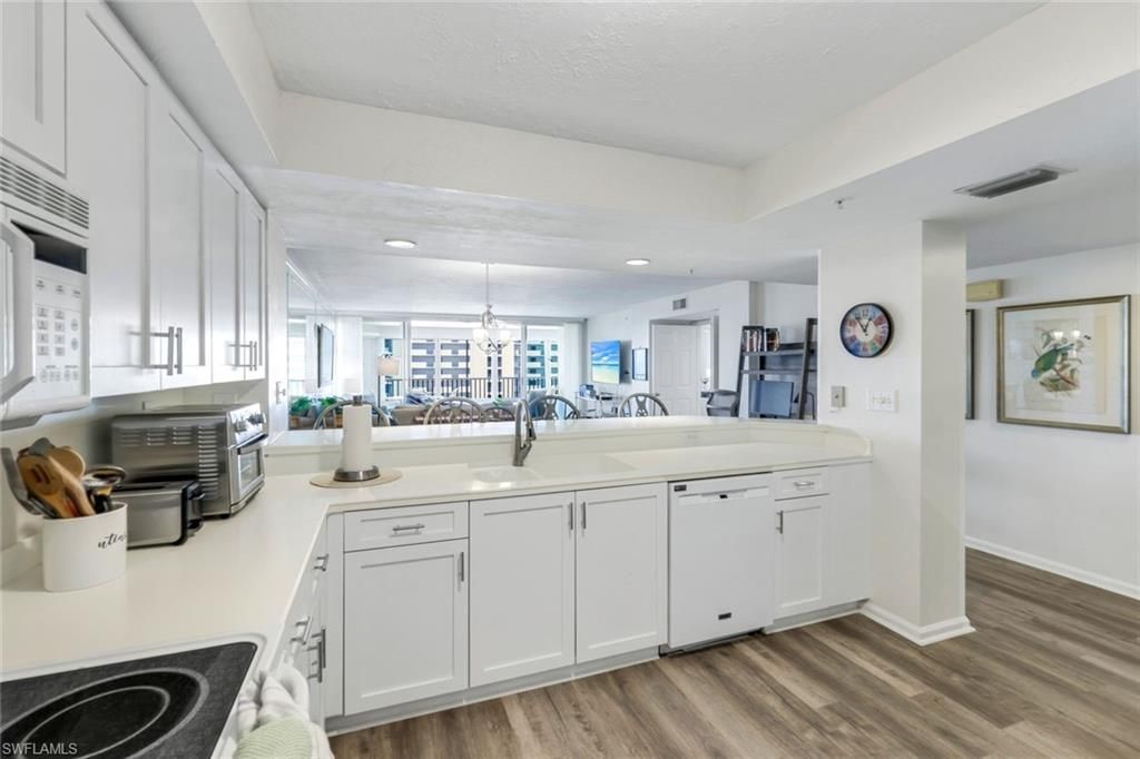21 Bluebill Ave, Unit B905, Naples, FL 34108 Photo