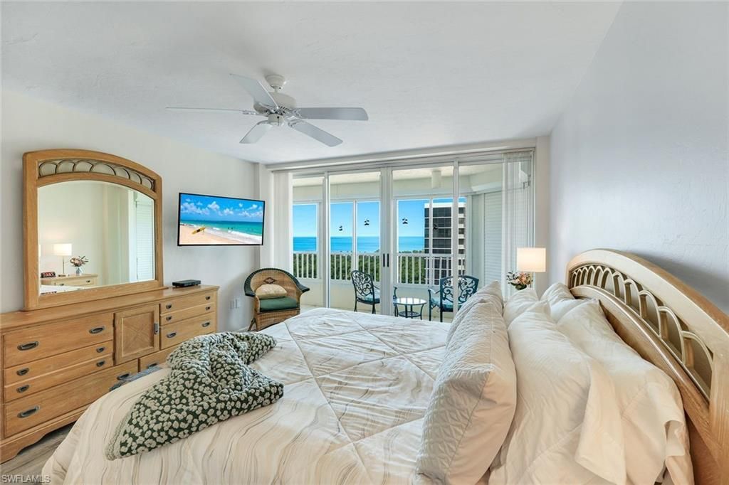 21 Bluebill Ave, Unit B905, Naples, FL 34108 Photo