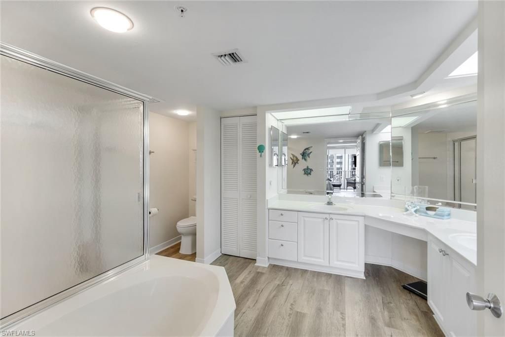 21 Bluebill Ave, Unit B905, Naples, FL 34108 Photo