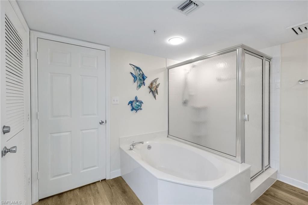 21 Bluebill Ave, Unit B905, Naples, FL 34108 Photo