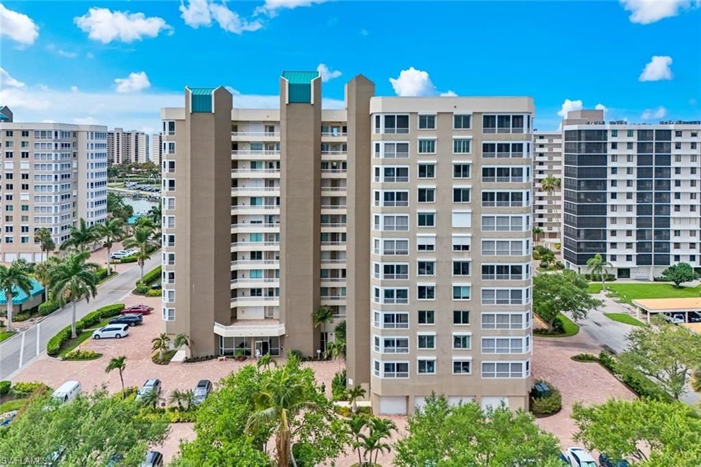 21 Bluebill Ave, Unit B905, Naples, FL 34108 Photo