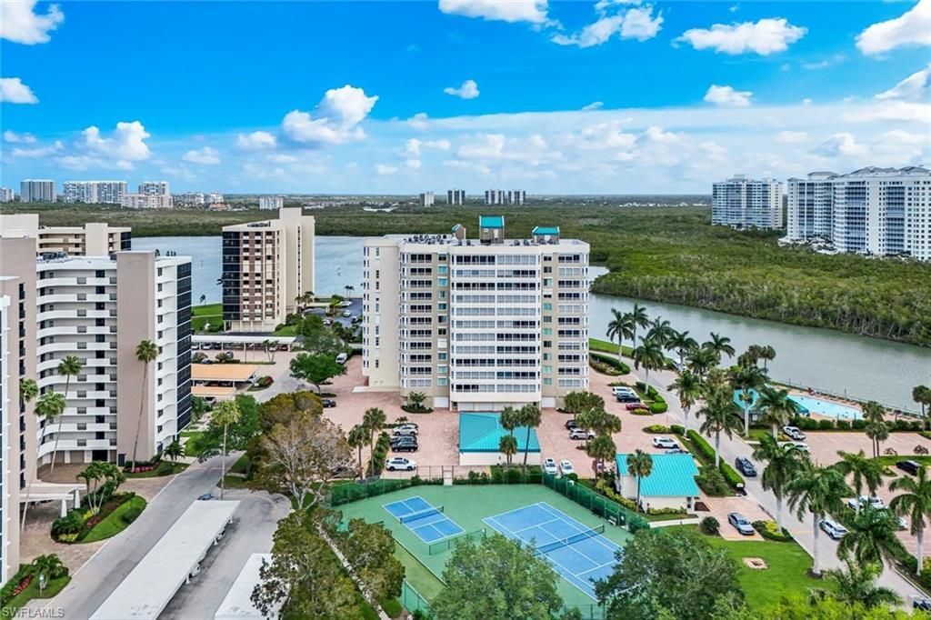 21 Bluebill Ave, Unit B905, Naples, FL 34108 Photo