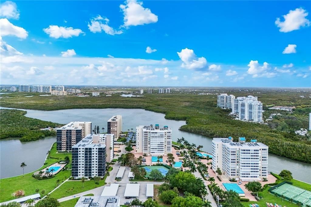 21 Bluebill Ave, Unit B905, Naples, FL 34108 Photo