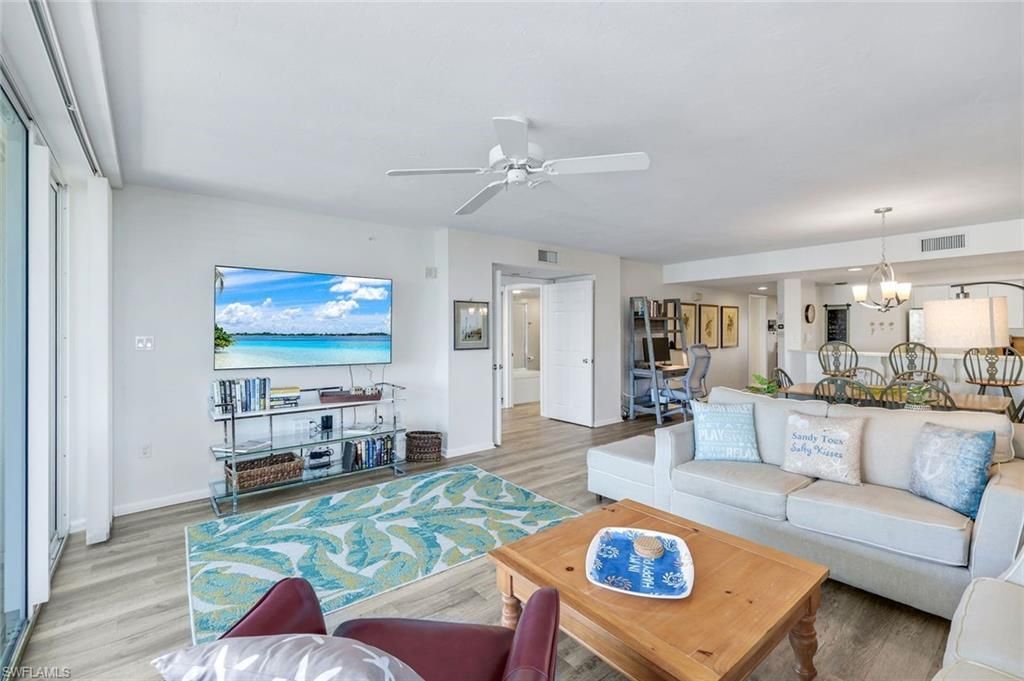 21 Bluebill Ave, Unit B905, Naples, FL 34108 Photo