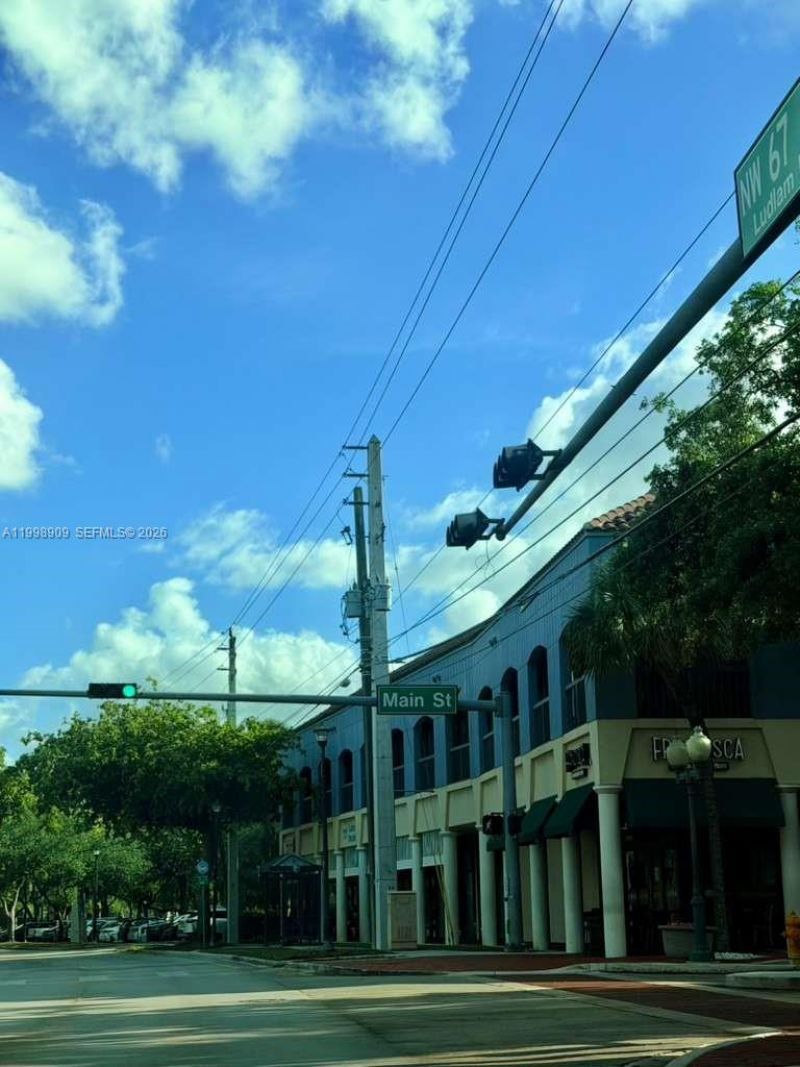 15515 N Miami Lakeway N, Unit 202-11, Miami Lakes, FL 33014 Photo