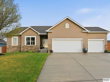 17204 Samantha Road, Gretna, NE 68028